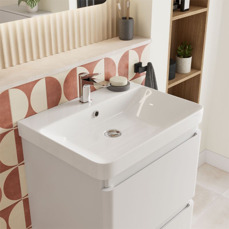 Bathrooms-to-Love-Kuba-in-WHITE