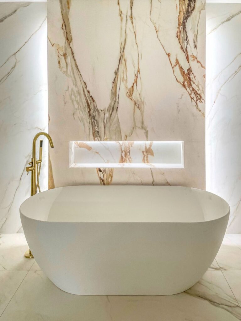 Calacatta-Antico-bathroom-caldding.-Design-by-Torrance-House-Interiors-