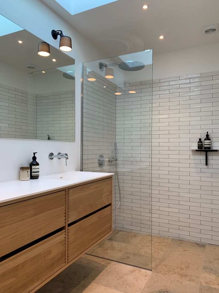 Unidrain Stylish 1970's bathroomtransformation