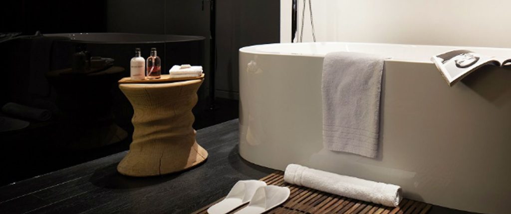 Statement bathroom design Staement Bathroom Design