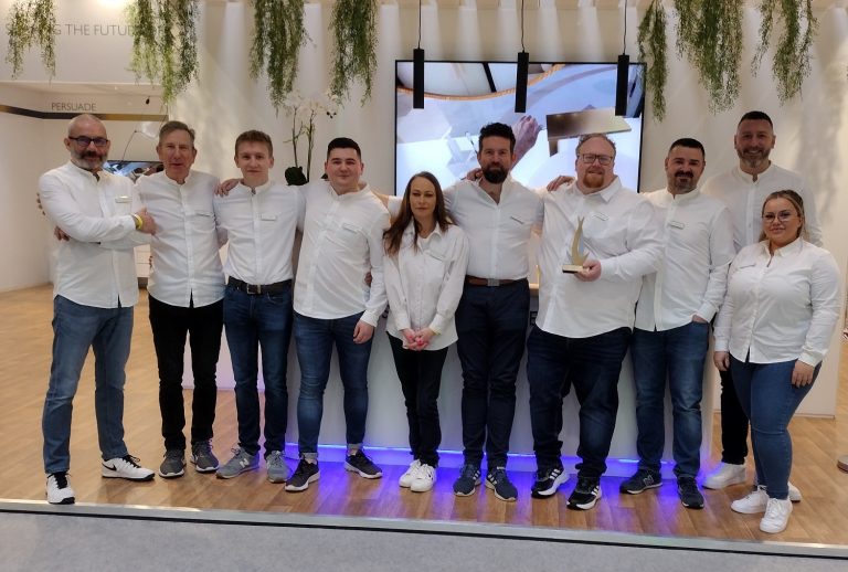 Virtual Worlds sales team named supplier of the year Bathhroom_Review_Virtual_Worlds_Sales_Team_Award