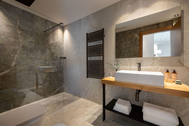Duka enhances the bathroom experience for the hospitality industry Bathroom-Review-Duka-Hotel-Continental.