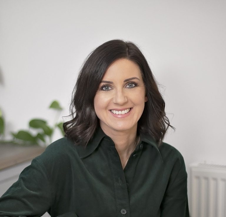 Bathroom-Review-Frontline-Bathrooms-Hayley-Simmons